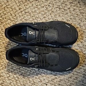 On cloud 5 womens size 8